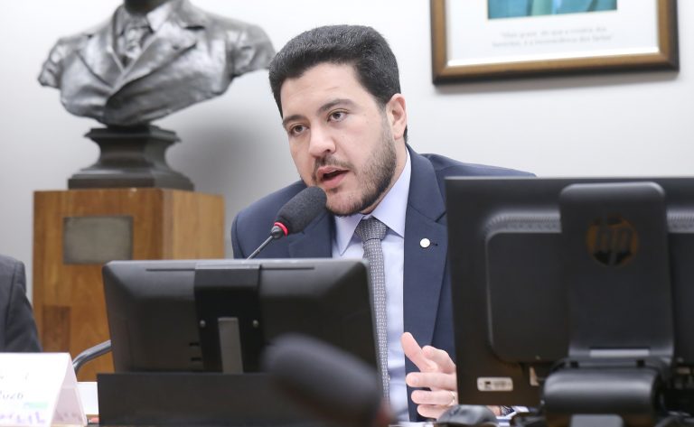 Comissão debate diretrizes para regulação das plataformas digitais