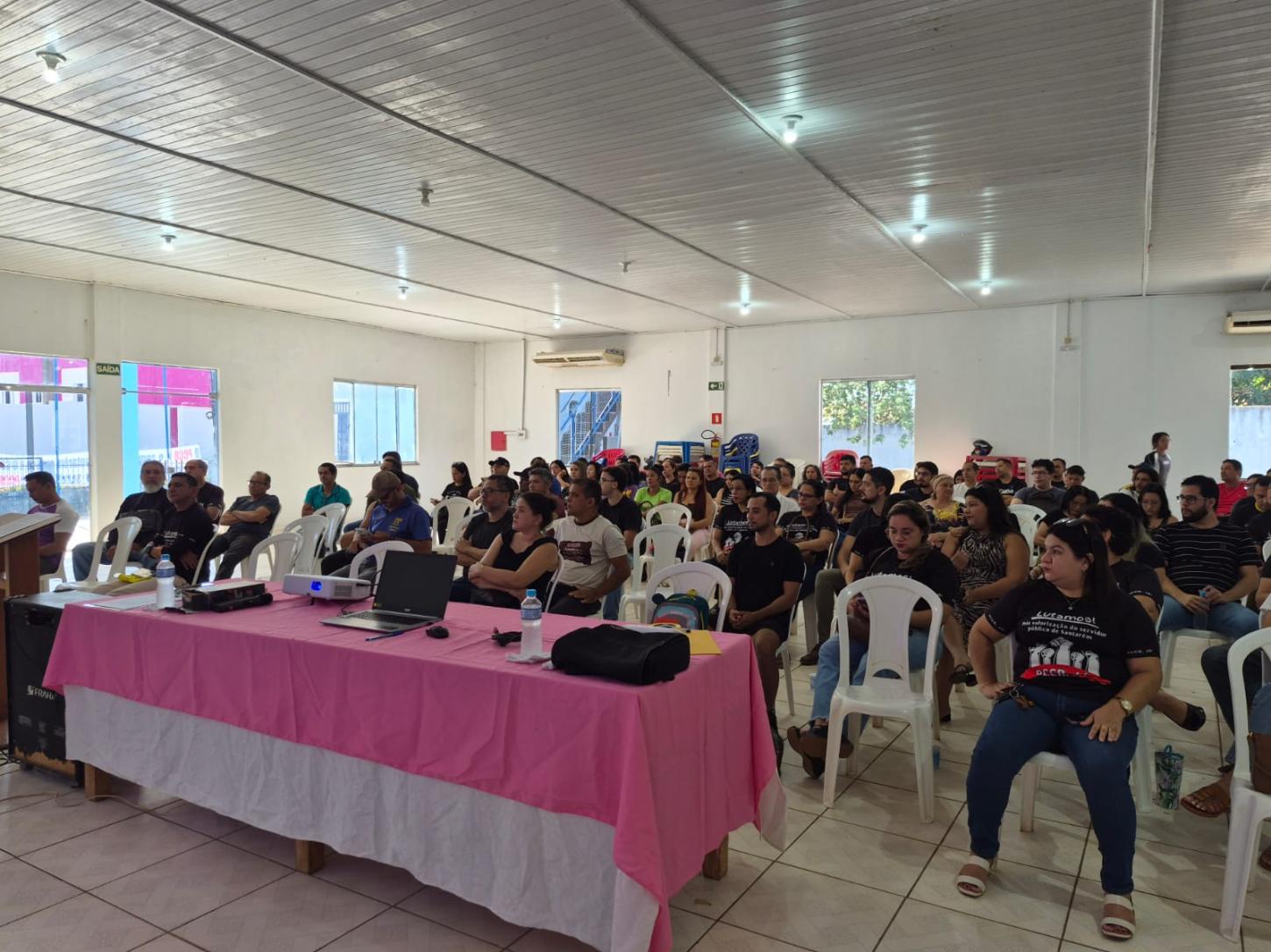 Servidores municipais de Santarém endurecem greve e cobram cumprimento do PCCR