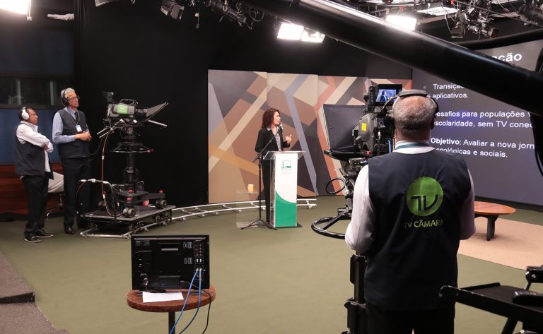 Rede Legislativa de Rádio e TV faz cobertura da eleição ao vivo e em tempo integral